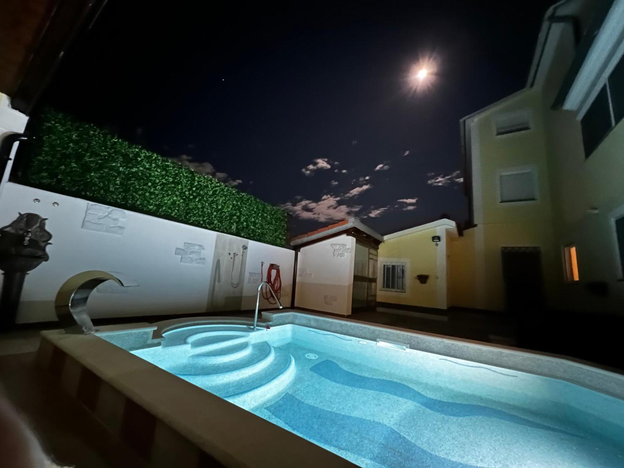 Apartment Poolside