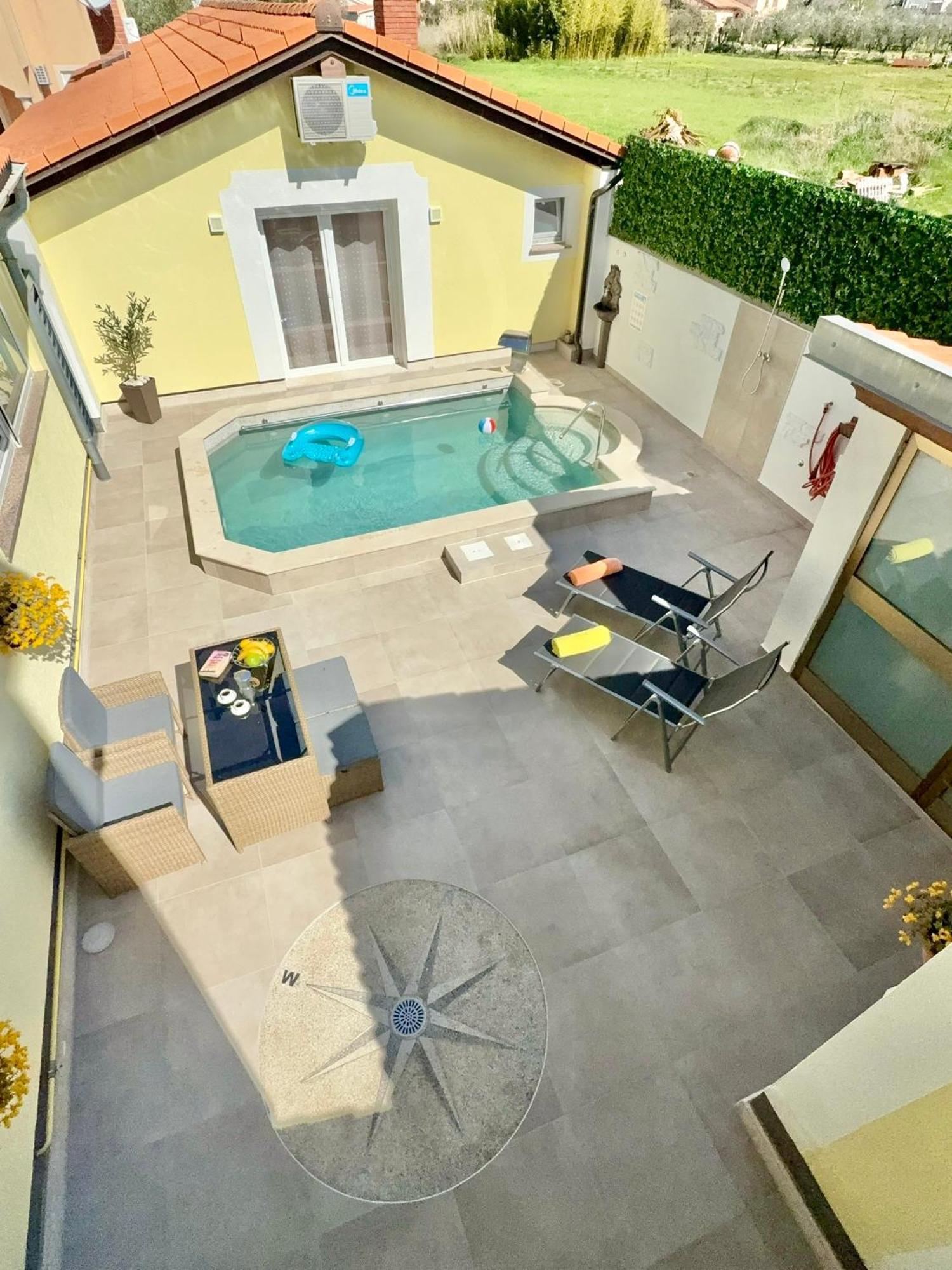 Apartment Poolside *